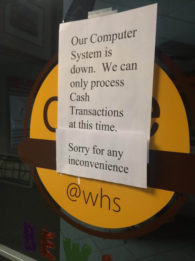 The Café Express posted this sign in front of the entrance to the store to warn students of the system failure. The system failed Tuesday, Oct. 28. Photo by Monica Siegel