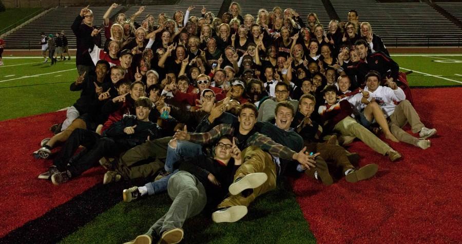The+Class+of+2015+after+it+completed+its+sweep+of+Homecoming-week+events.+Seniors+won+Powder+Buff%2C+Powder+Puff+and+the+Powder+Puff+dance+to+complete+the+senior+sweep.+Photo+by+Sarah+Lemke