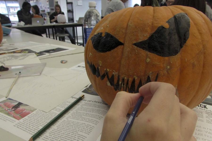 National+Art+Honors+Society+prepares+for+a+spooky+weekend