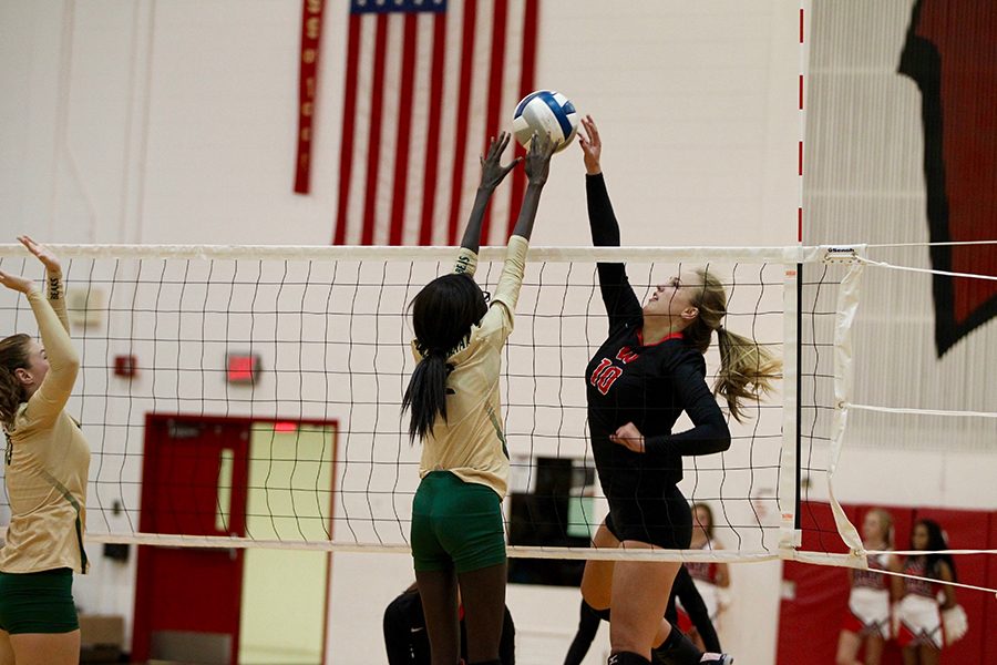 RECAP: Volleyball team pulls out a solid first win before one of their toughest games
