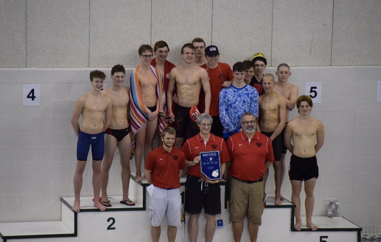 Photo+Gallery%2FRECAP%3A+Varsity+boys+and+girls+swim+teams+place+first+and+third+at+Metro+Conference
