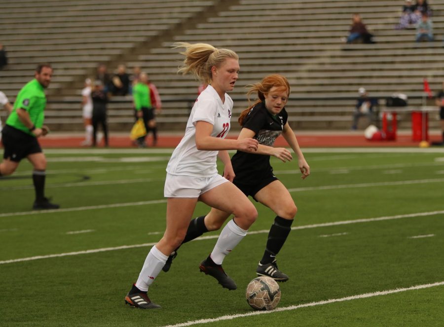 Photo Gallery/RECAP: Girls soccer faces first loss against Wildcats