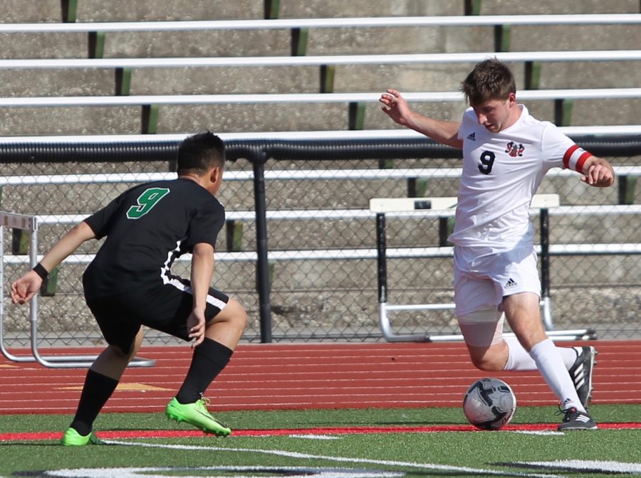 Warriors Out-clash Titans, Qualify for State Tournament