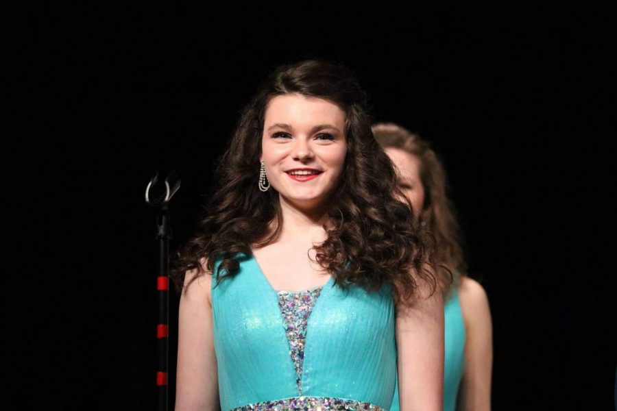 Junior Kelly Kroeger performs for the Amazing Technicolor Show Choir. 