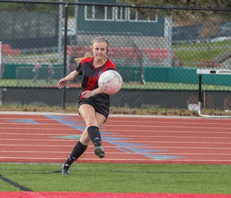 Girls Soccer Prepares for State Matchup on Thursday