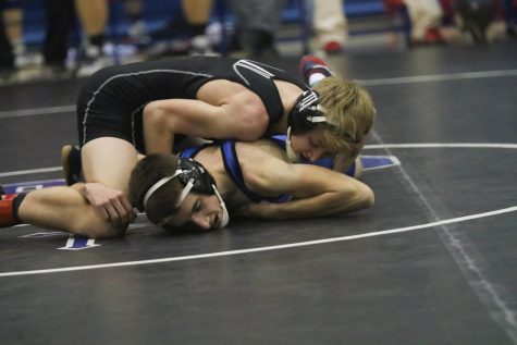 Veterans, Freshmen Roll at Opening Tournaments