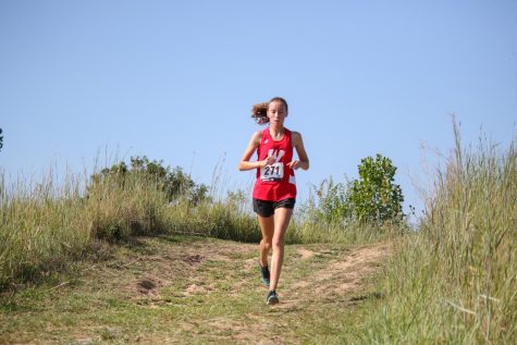 Senior Reese Young-Oestmann runs at the Class of Metro meet - Photo by Eliza Haney