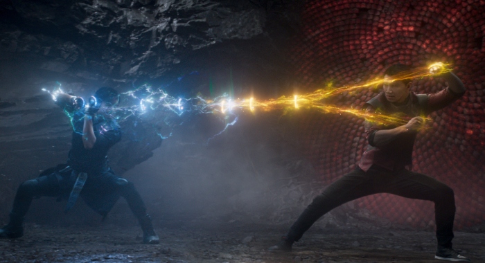 Shang-Chi (Liu) battling with Wenwu (Leung) for the Ten Rings in Ta Lo.