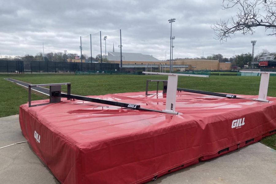 Westside+unveiled+the+new+pole+vaulting+pit+on+April+12.