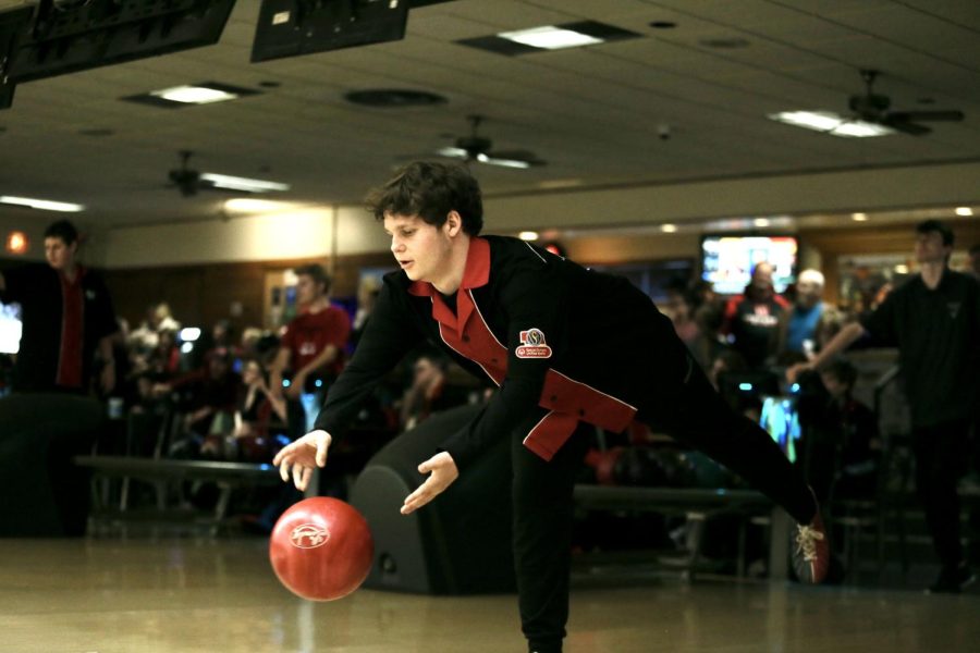 Cole Buehring bowls with two hands.