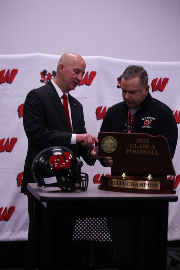 Governor+Ricketts+honors+Westside+state+championship+football+team