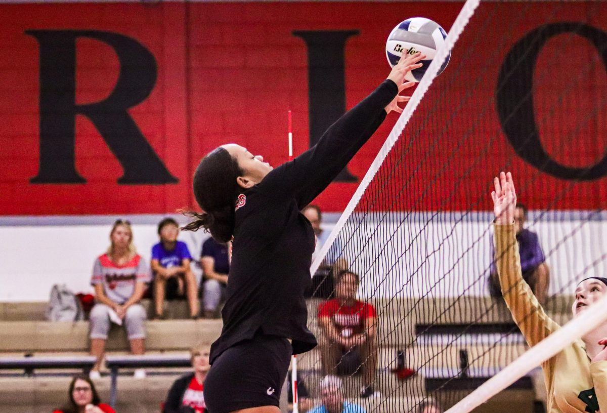 Volleyball team takes down the patriots of Millard South