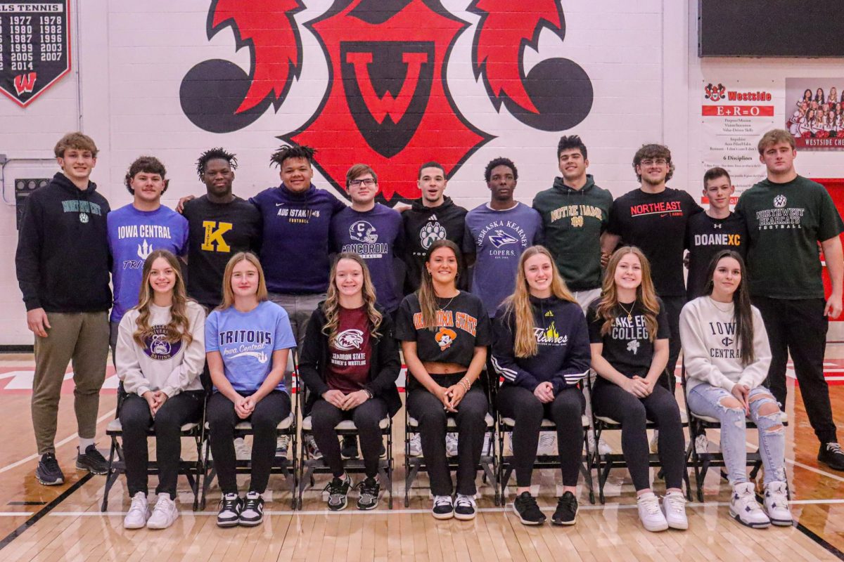 18 seniors sign national letters of intent
