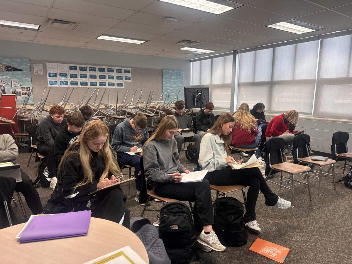 The removal of desks in Spanish classrooms sparks mixed reactions from students